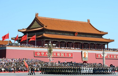 China holds parade, vows peace on war anniversary